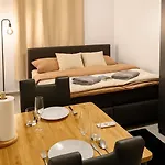 Bright And Quiet City Apartment Near Schoenbrunn